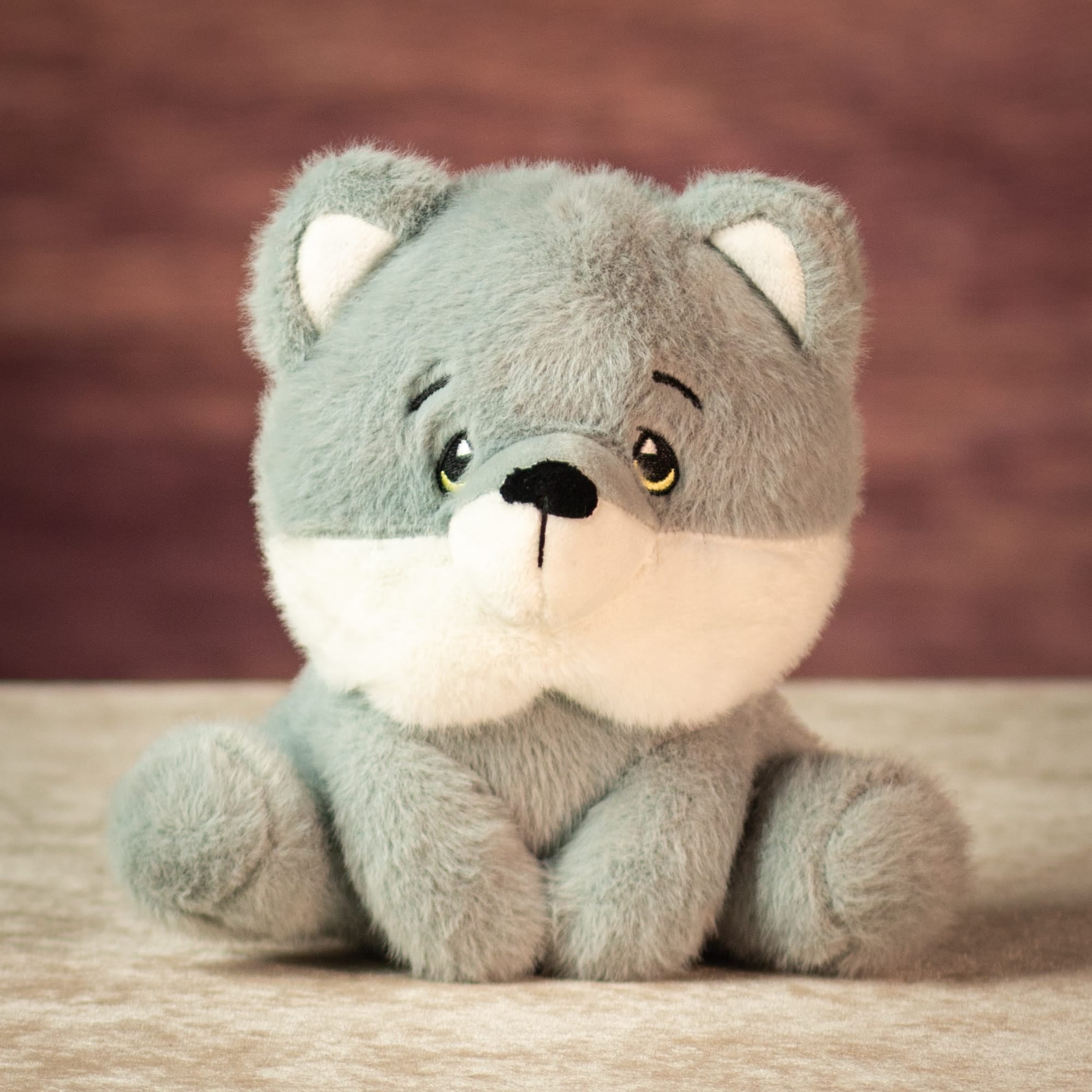 7" Sitting Whisper Gray Wolf