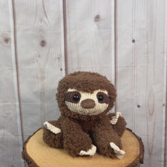 9.5" Scruffy Sloth